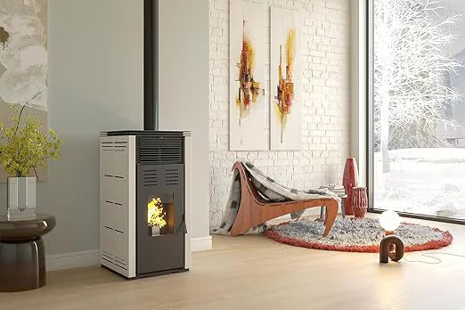 Pelletheizung ohne Strommodell NATUR STYLE 8 kW. Es funktioniert ohne Anschluss an das Stromnetz. Die Farbe schwarz